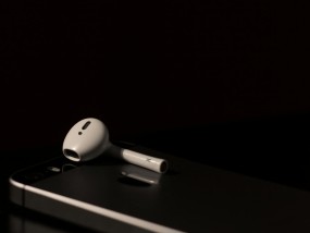 AirPods，无线耳机技术的革命者 airpods4