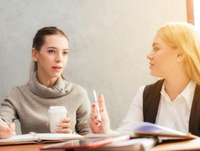 一级特黄女人生活片:可持股过节——策略与智慧的选择 持股过节风险大吗